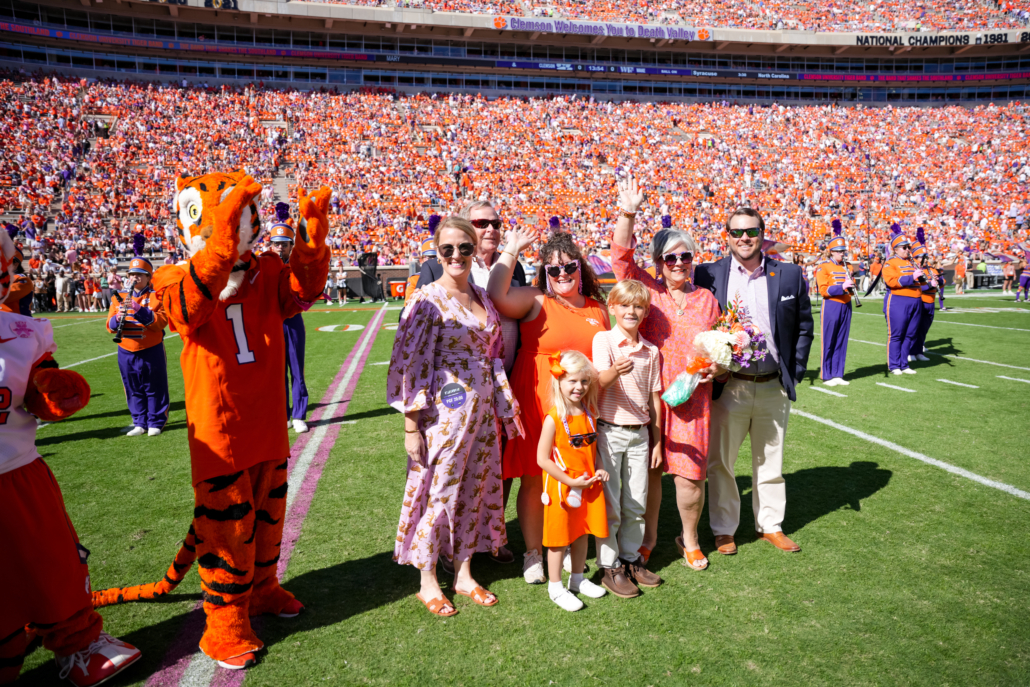 Lisa Hendrix Named 2023 Clemson University Mother Of The Year – Clemson ...