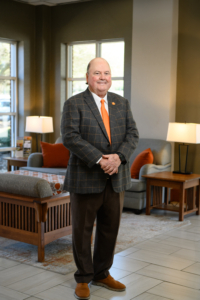 Lewsi Holmes receives the Clemson Alumni Distinguished Service Award 2025